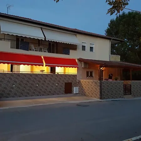 Papalamprou-apartments Guest house