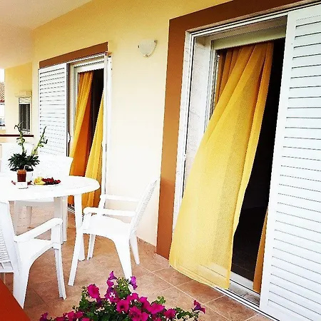 Papalamprou-apartments *